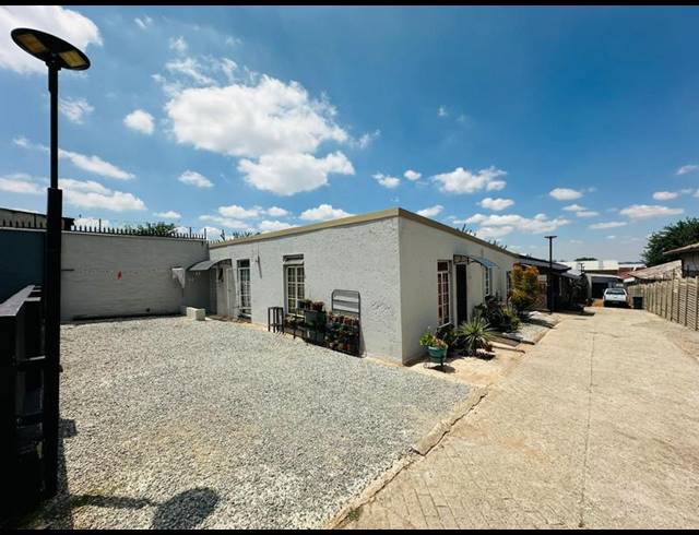 30 BEDROOM HOUSE FOR SALE IN ELSBURG